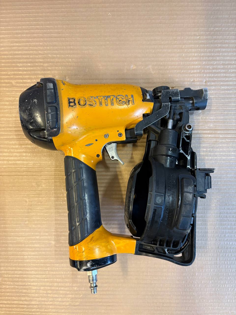 Bostitch RN46K‑2‑E – Pneumatisk coil-spikerpistol (uten koffert)