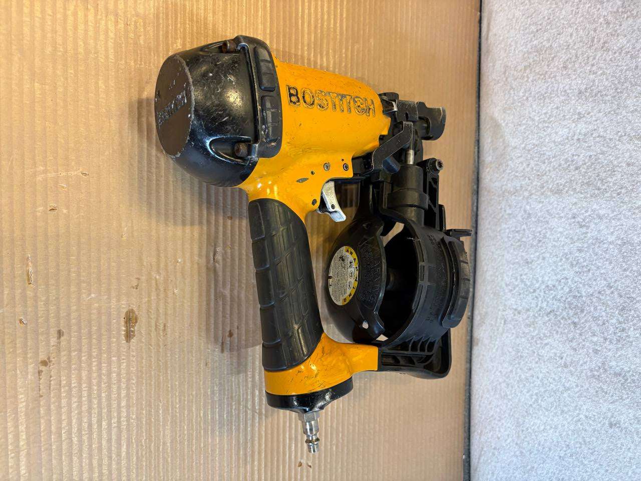 Bostitch RN46K‑2‑E – Pneumatisk coil-spikerpistol (uten koffert)