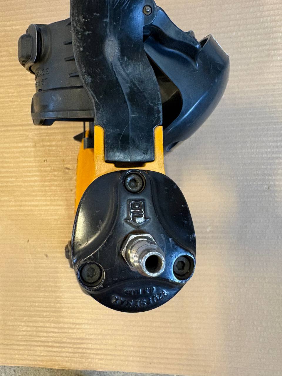 Bostitch RN46K‑2‑E – Pneumatisk coil-spikerpistol (uten koffert)