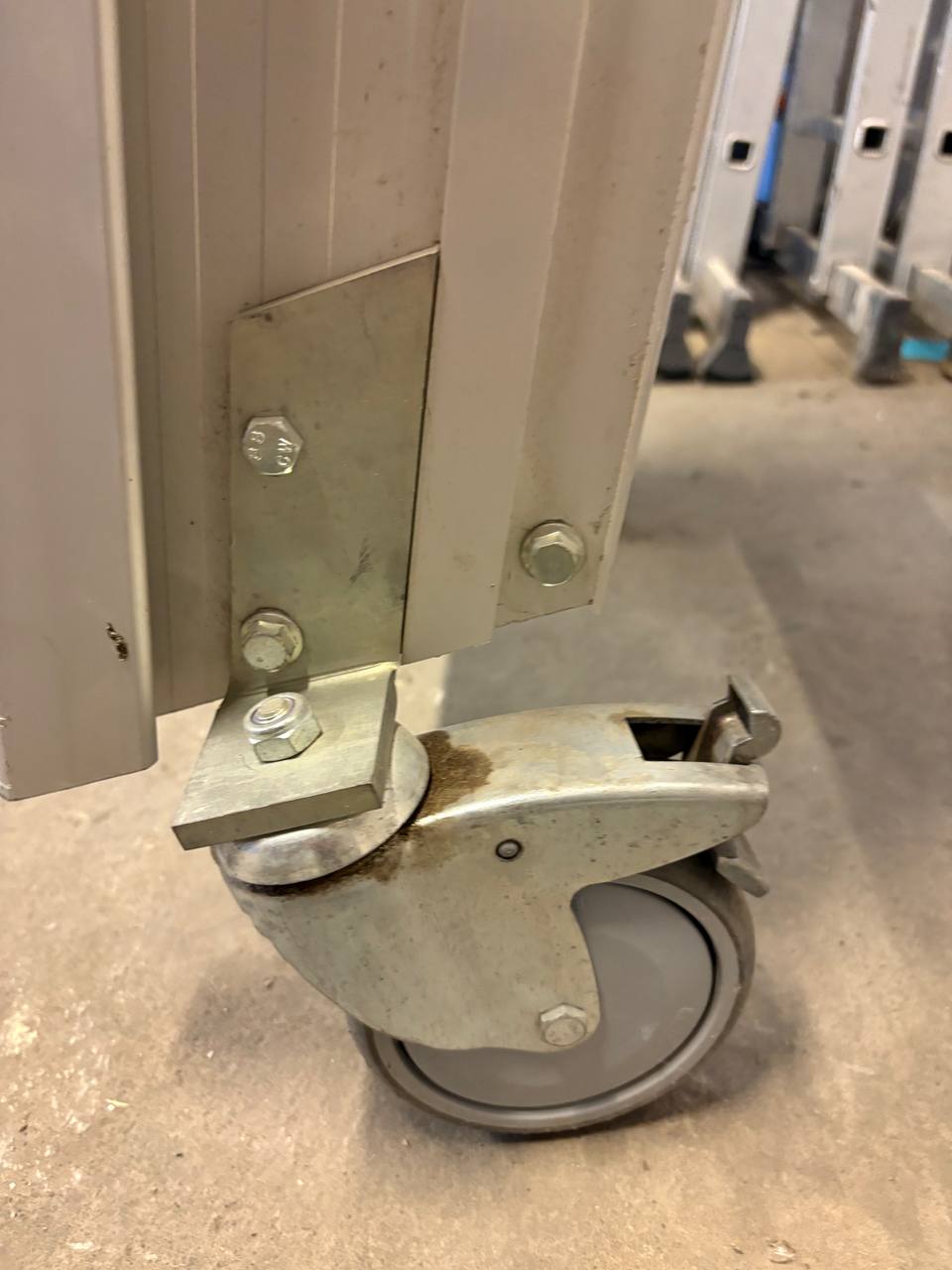 Industriell trappestige i aluminium med hjul – Laggo