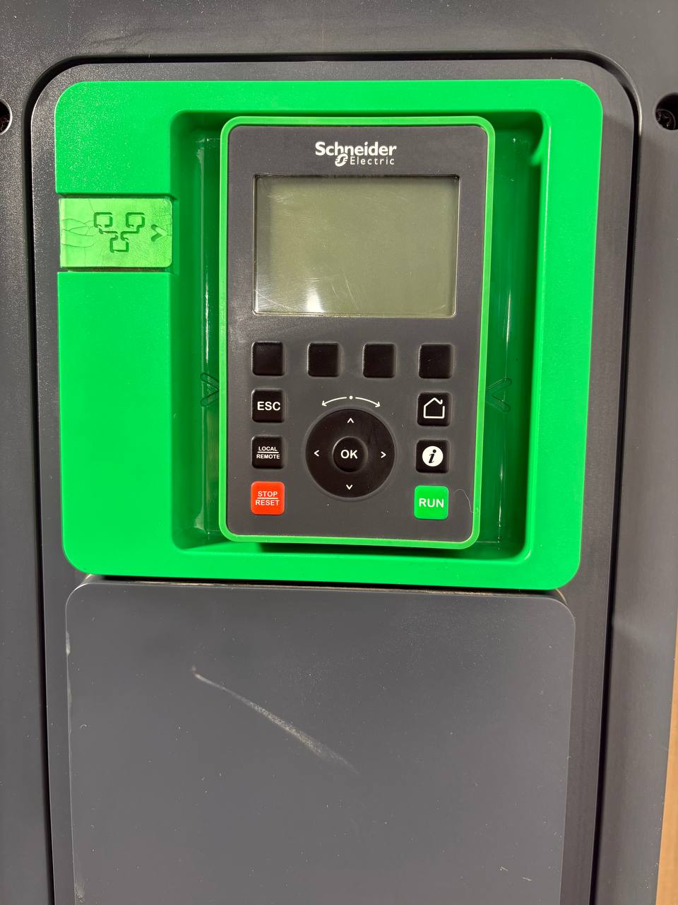 Schneider Altivar Process ATV650 D11N4 – 11 kW / 15 HP VFD IP55 med justerbar fart & sikkerhets-STO