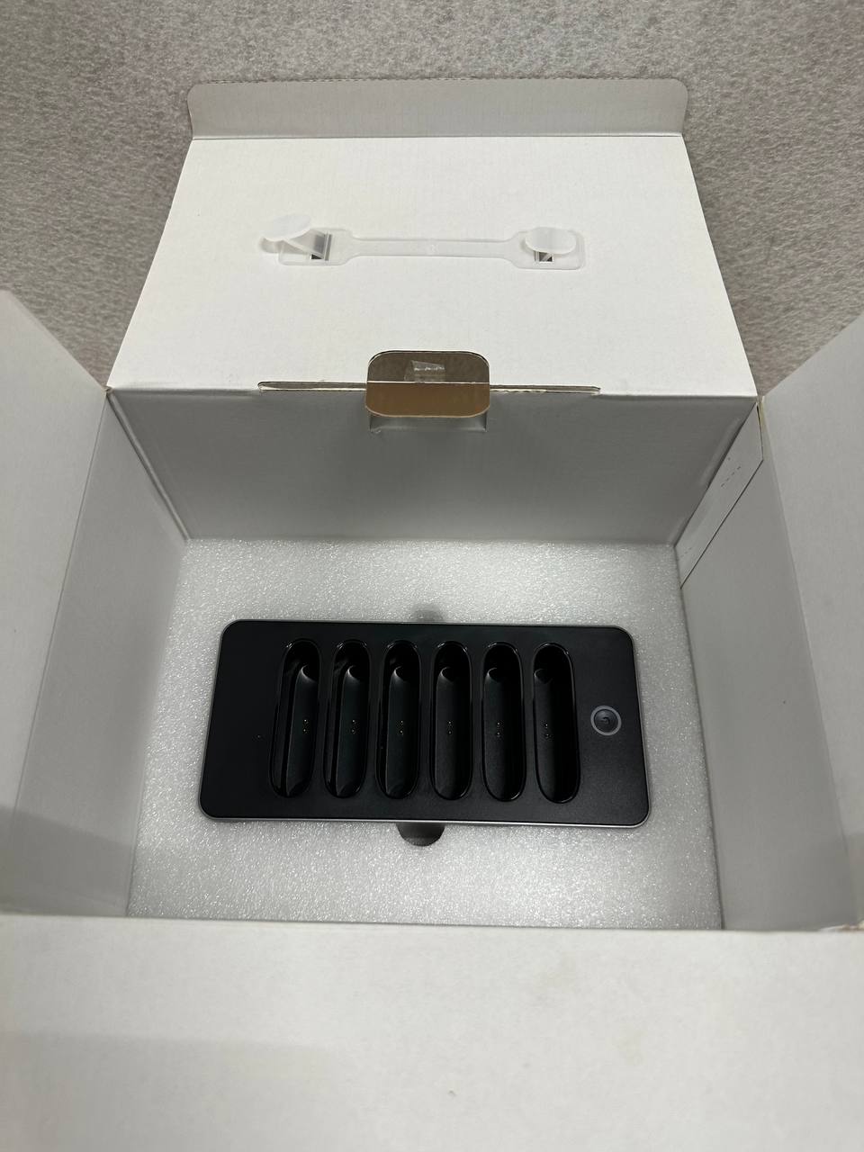 WST Multiple Power Bank Docking Station – 6 stk Powerbanks med ladestasjon (Svart)