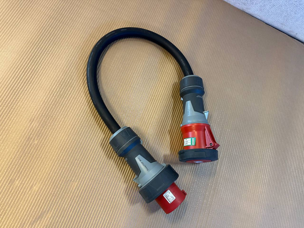 Mennekes PowerTOP® Xtra 63A IP67 – Støpsel + Skjøtekontakt + 122 cm kabel