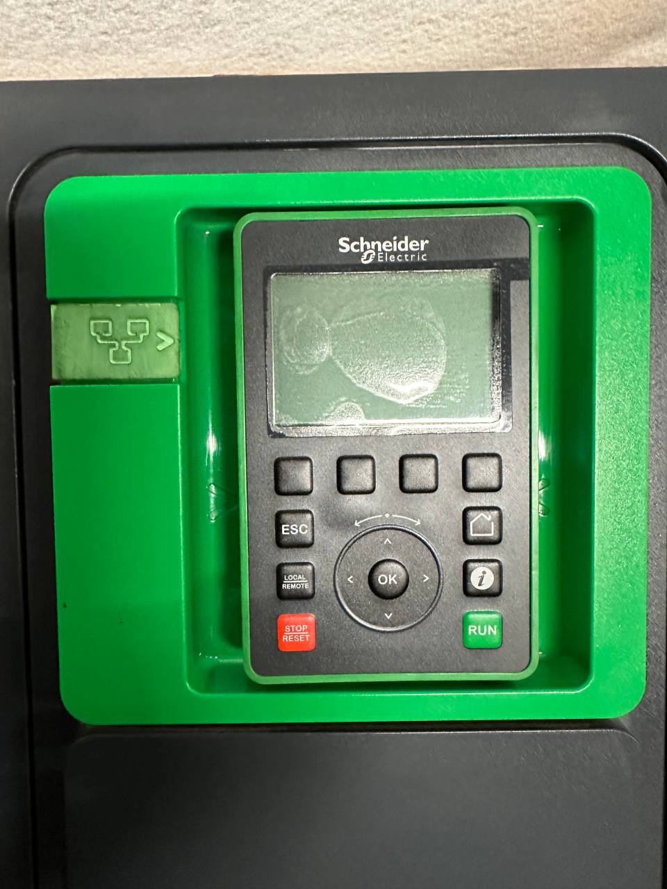 Schneider Altivar Process ATV650 | 4 kW (5 HP) | IP55 – justerbar fart & sikkerhetsbryter