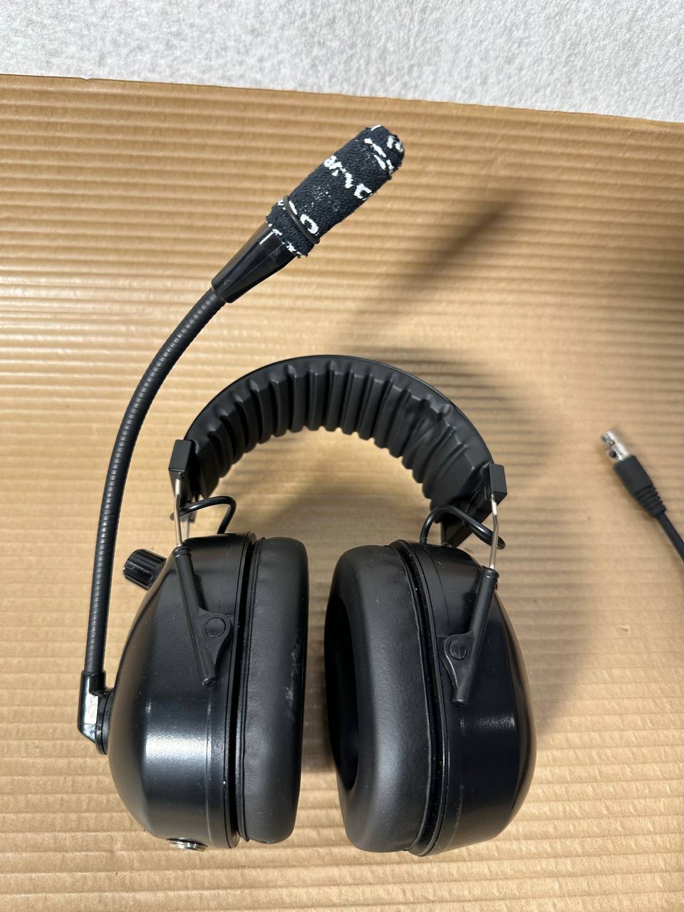 Headsett med mikrofon for walkie talkie – robust og komfortabel