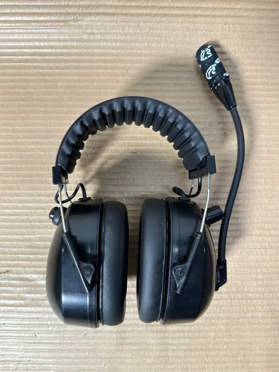 Headsett med mikrofon for walkie talkie – robust og komfortabel