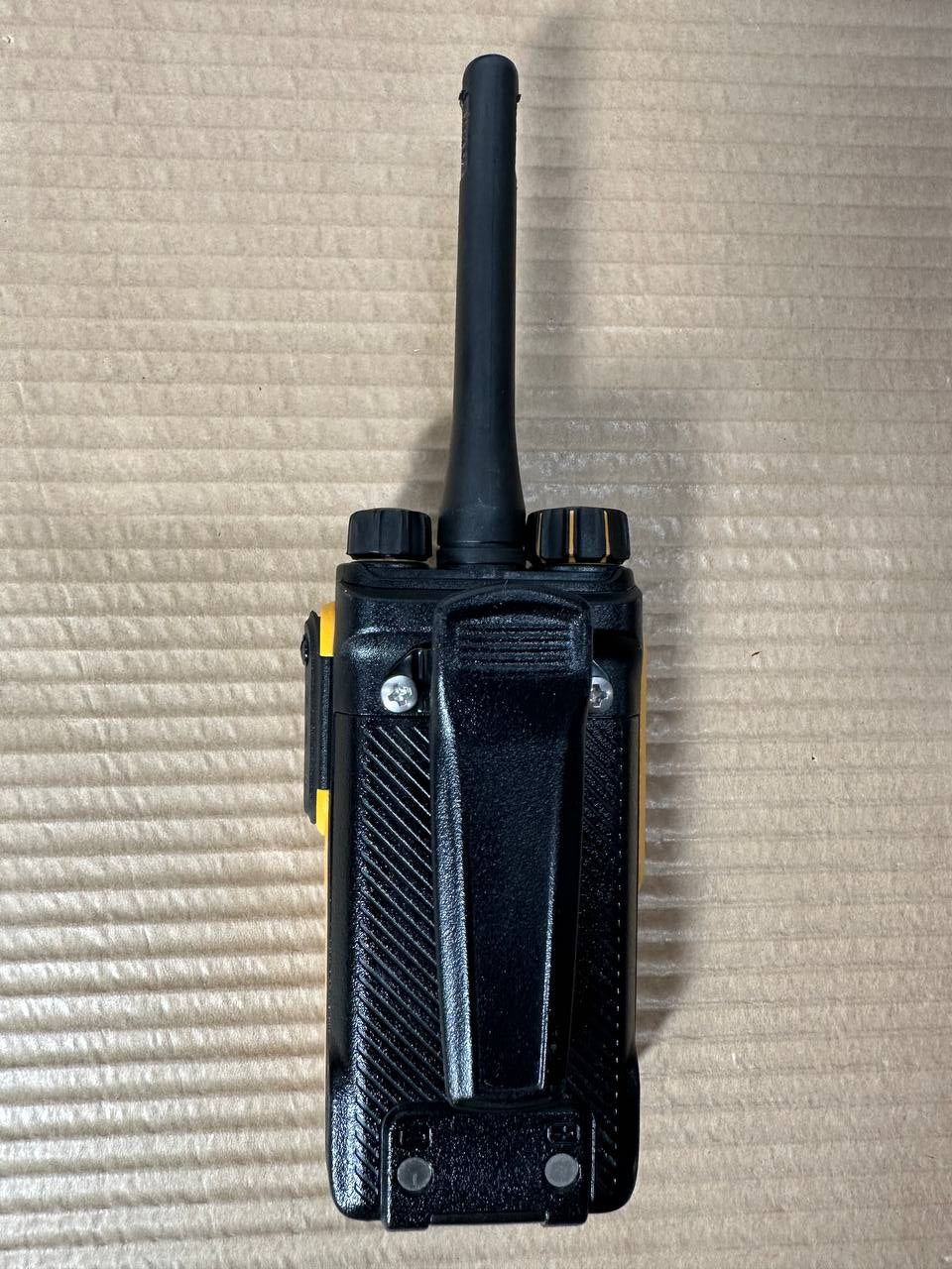 Hytera BD615 digitale walkie talkie – sett med 3 stk radioer og 2 ladere