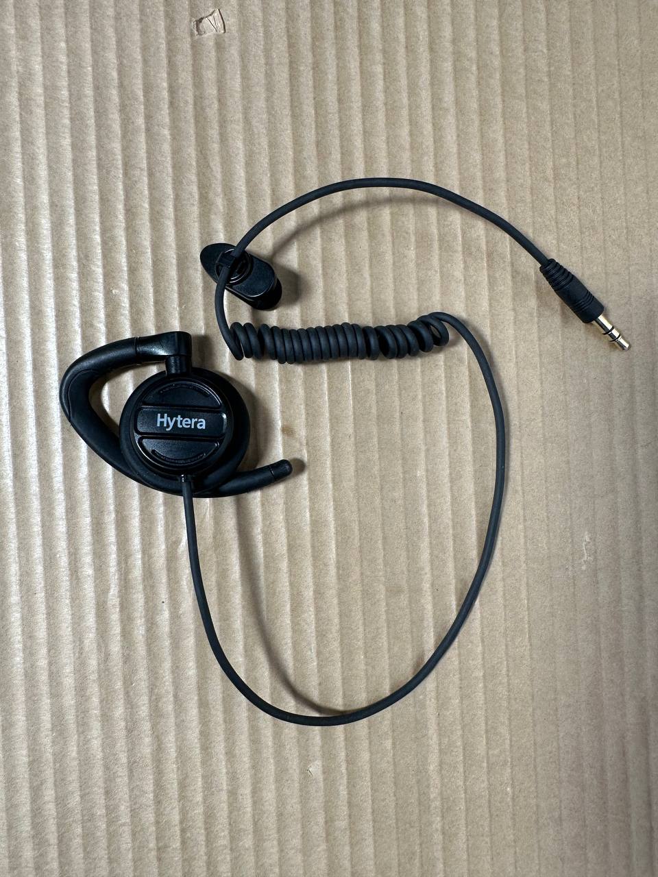 Hytera headset med ørebøyle og PTT-mikrofon (2-pin Motorola-type)