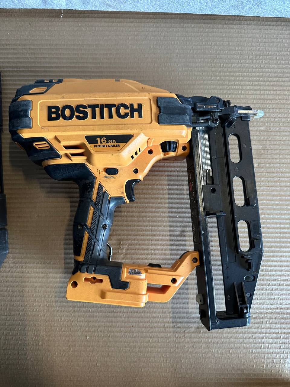 Bostitch BTCN120M2 Batteridrevet Dykkertpistol m/ 2 batterier og lader