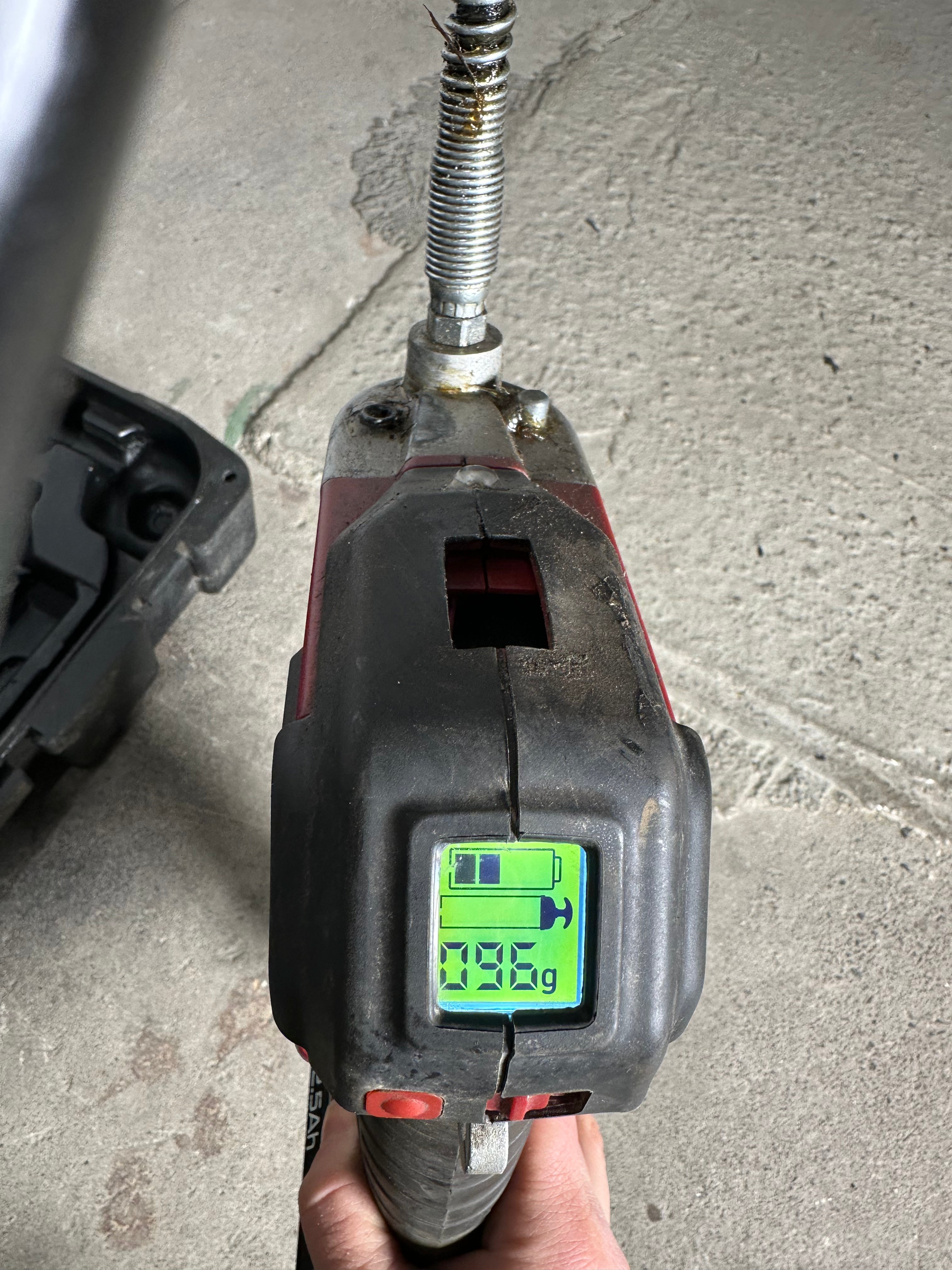 Alemite 596 A1 Elektrisk Fettpresse – Batteridrevet, Kraftig og Ergonomisk Design