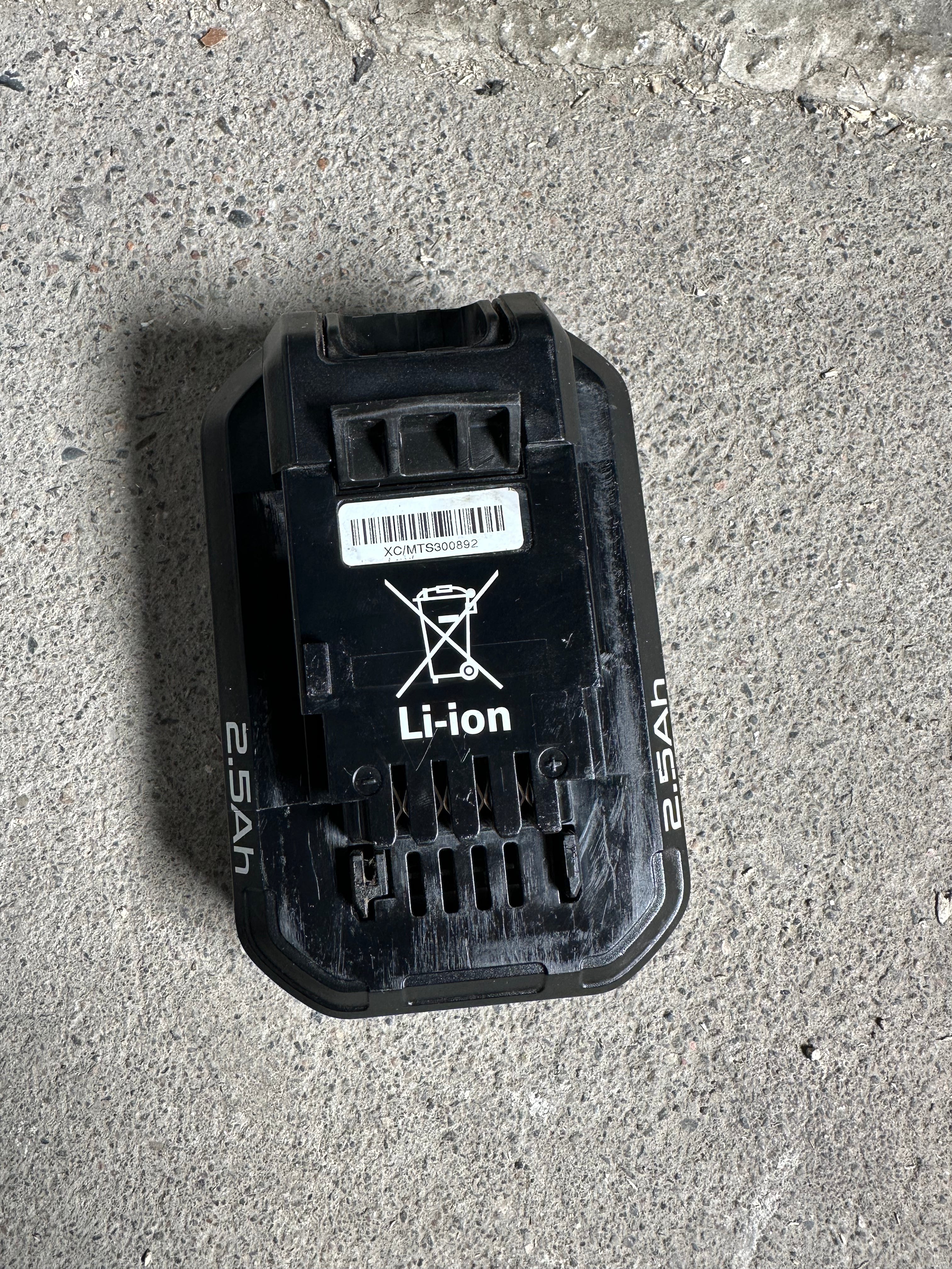 Alemite 596 A1 Elektrisk Fettpresse – Batteridrevet, Kraftig og Ergonomisk Design