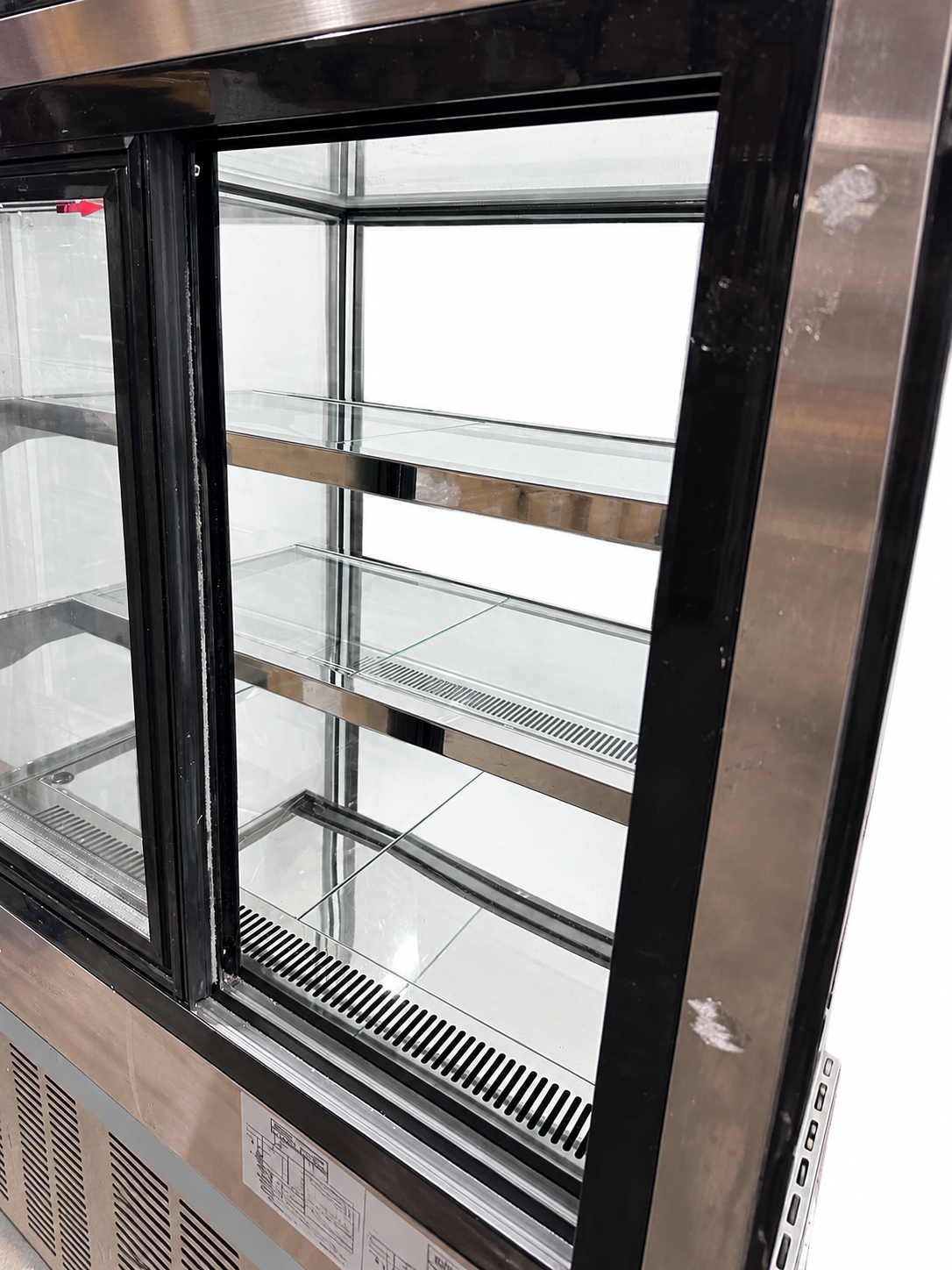 GGM Gastro KTH9712A kjøle- og kakevitrine – 343 L – 90 cm