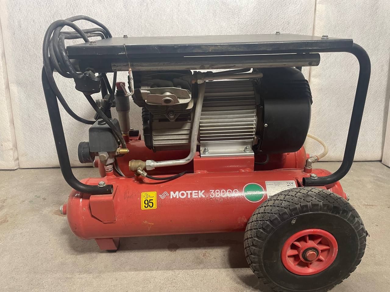 Kompressor Motek 380C0 | Oljefri, lavt turtall, 22 l, 10 bar