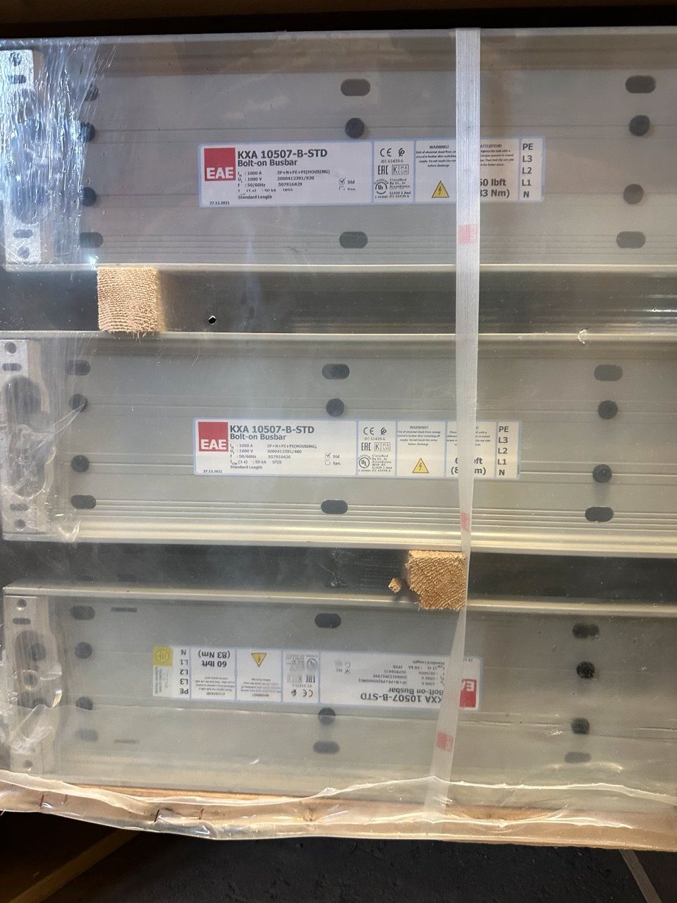 EAE KXA 10507‑B‑STD Strømskinne 1000 A | Aluminium | Bolt‑on | IP55
