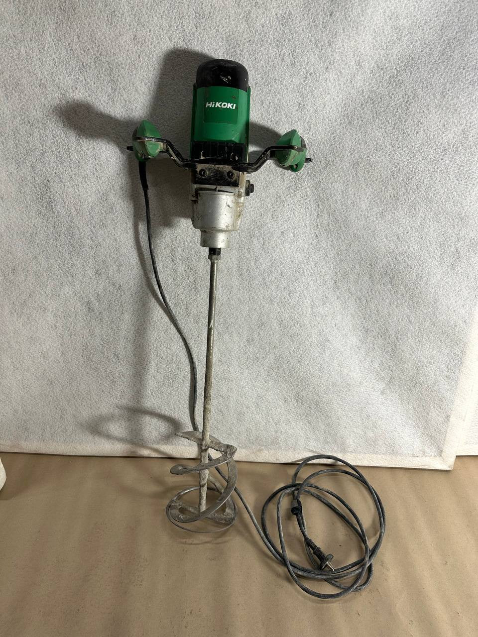 HiKOKI UM16VST2 Sementmikser | 1600W