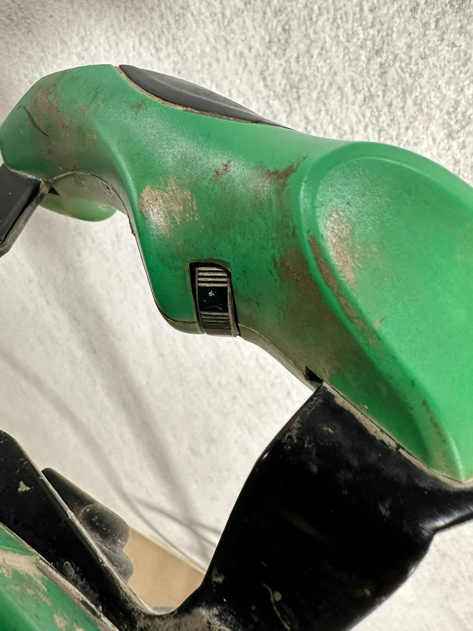 HiKOKI UM16VST2 Sementmikser | 1600W