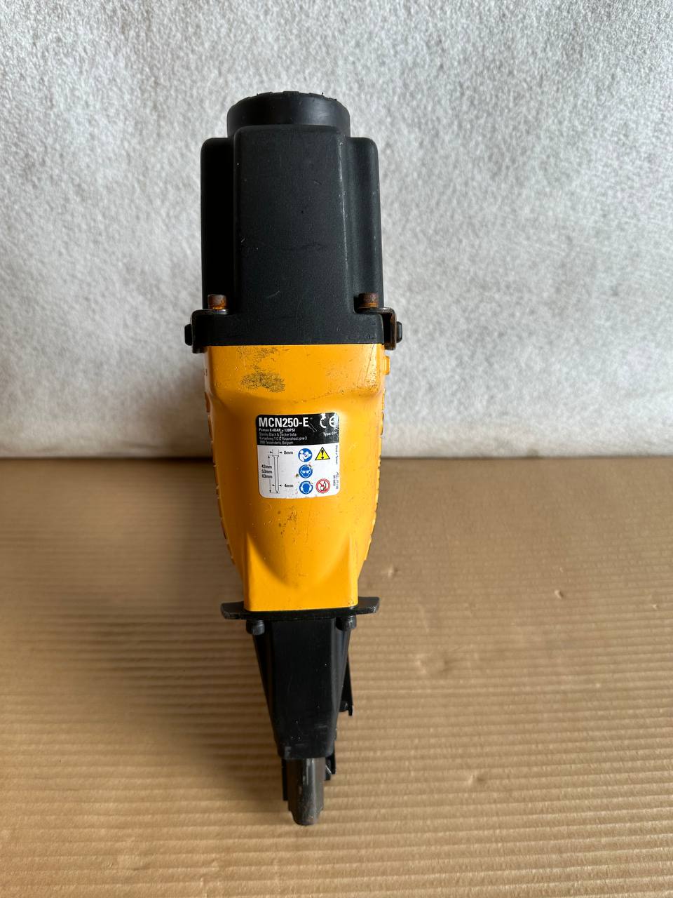 Spikerpistol MCN250-E | Metallbeslag | Presis montering  | Uten koffert