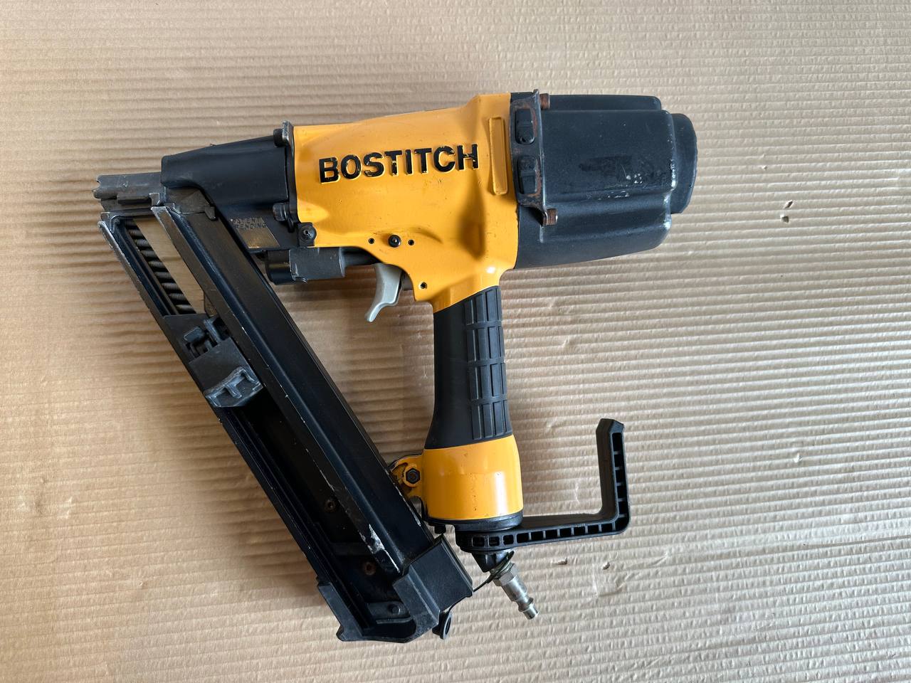 Spikerpistol MCN250-E | Metallbeslag | Presis montering  | Uten koffert