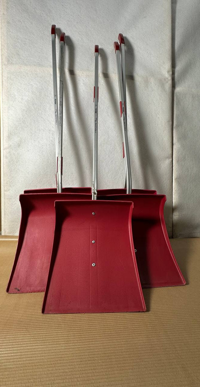 Fiskars Classic Snølett 0855 – Lett og solid snøskuffe