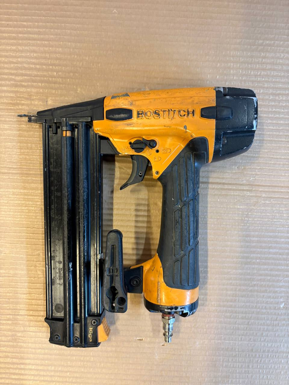 Bostitch FN 1650-2 Dykkertpistol (16 GA)