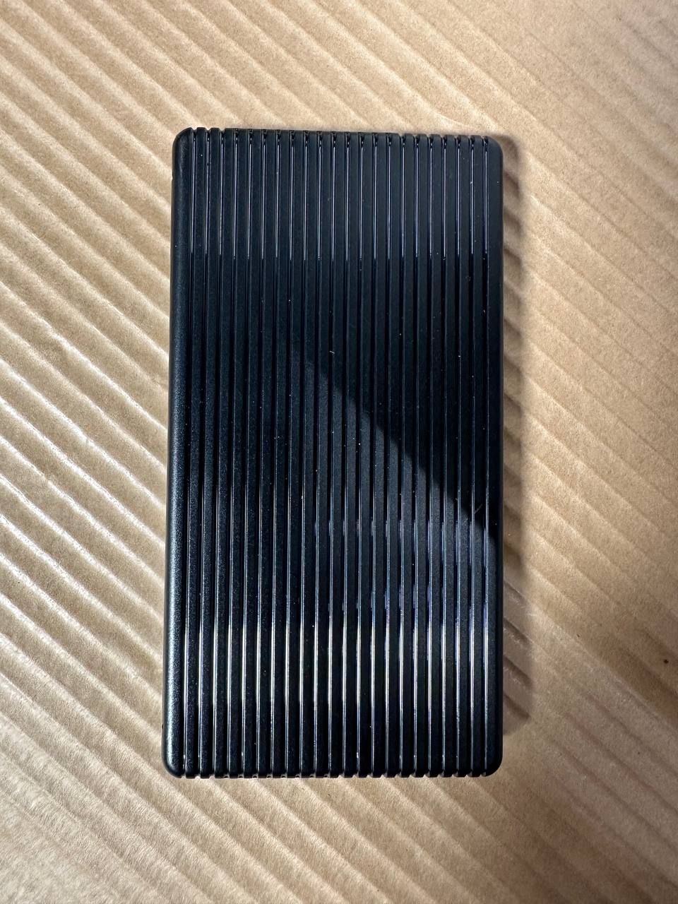 WST Multiple Power Bank Docking Station – 3 stk 8000mAh Powerbanks (Sølv)