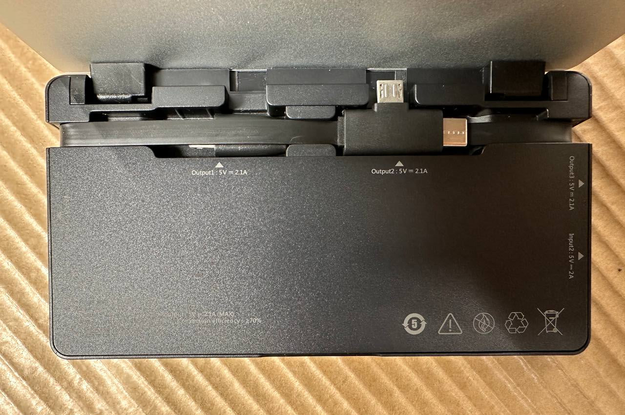 WST Multiple Power Bank Docking Station – 3 stk 8000mAh Powerbanks (Sølv)