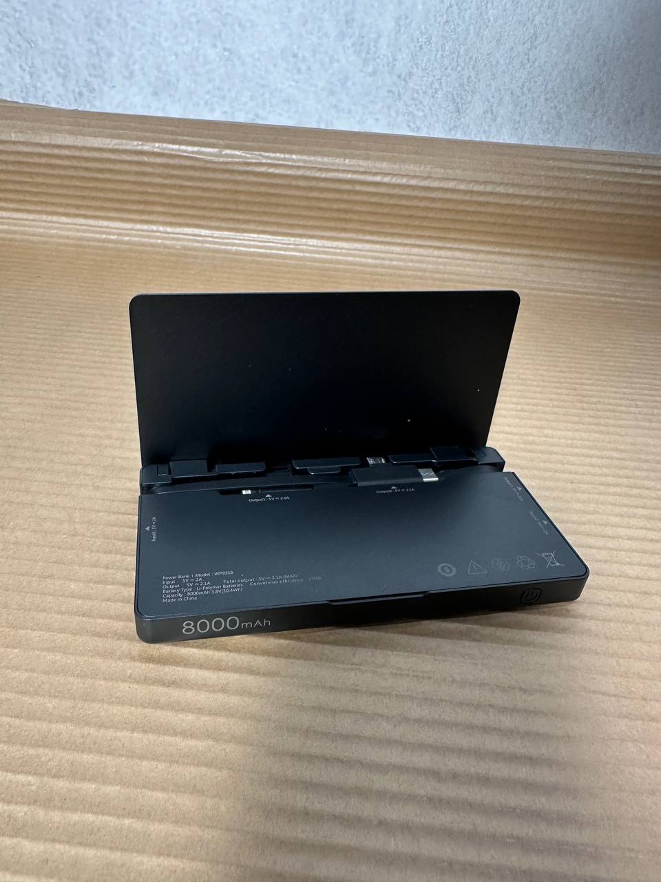 WST 8000mAh x 8 Multiple Power Bank Docking Station – Svart