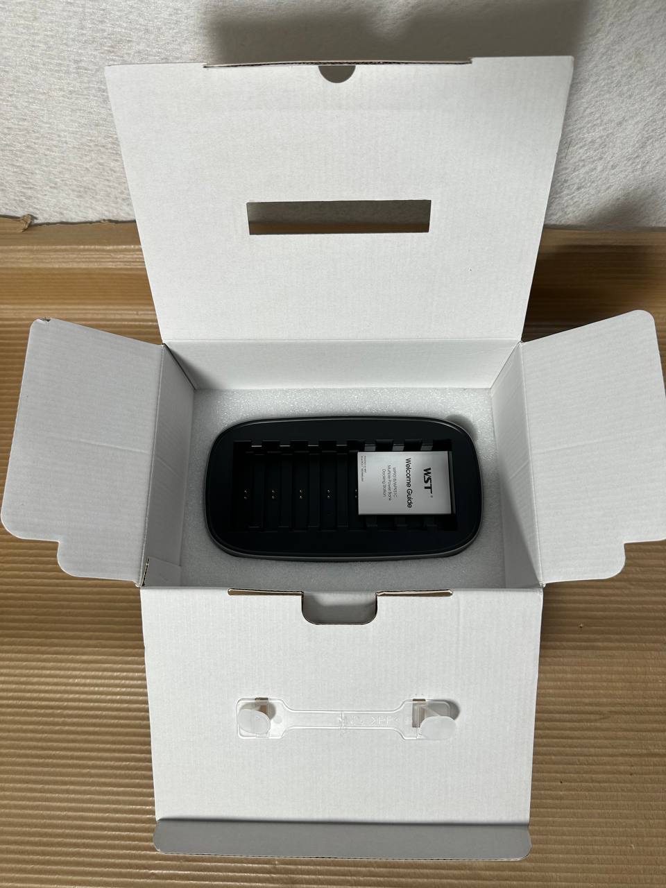 WST 8000mAh x 8 Multiple Power Bank Docking Station – Svart