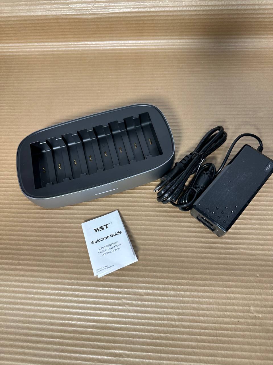 WST 8000mAh x 8 Multiple Power Bank Docking Station – Svart