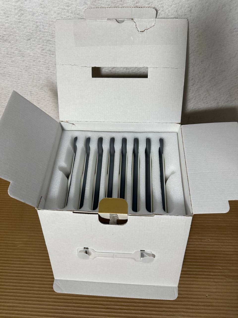 WST Multiple Power Bank Docking Station – 8x 10.000mAh (Hvit)