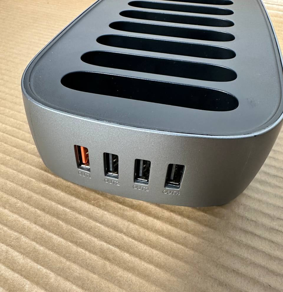 WST Multiple Power Bank Docking Station – 8x 10.000mAh (Hvit)