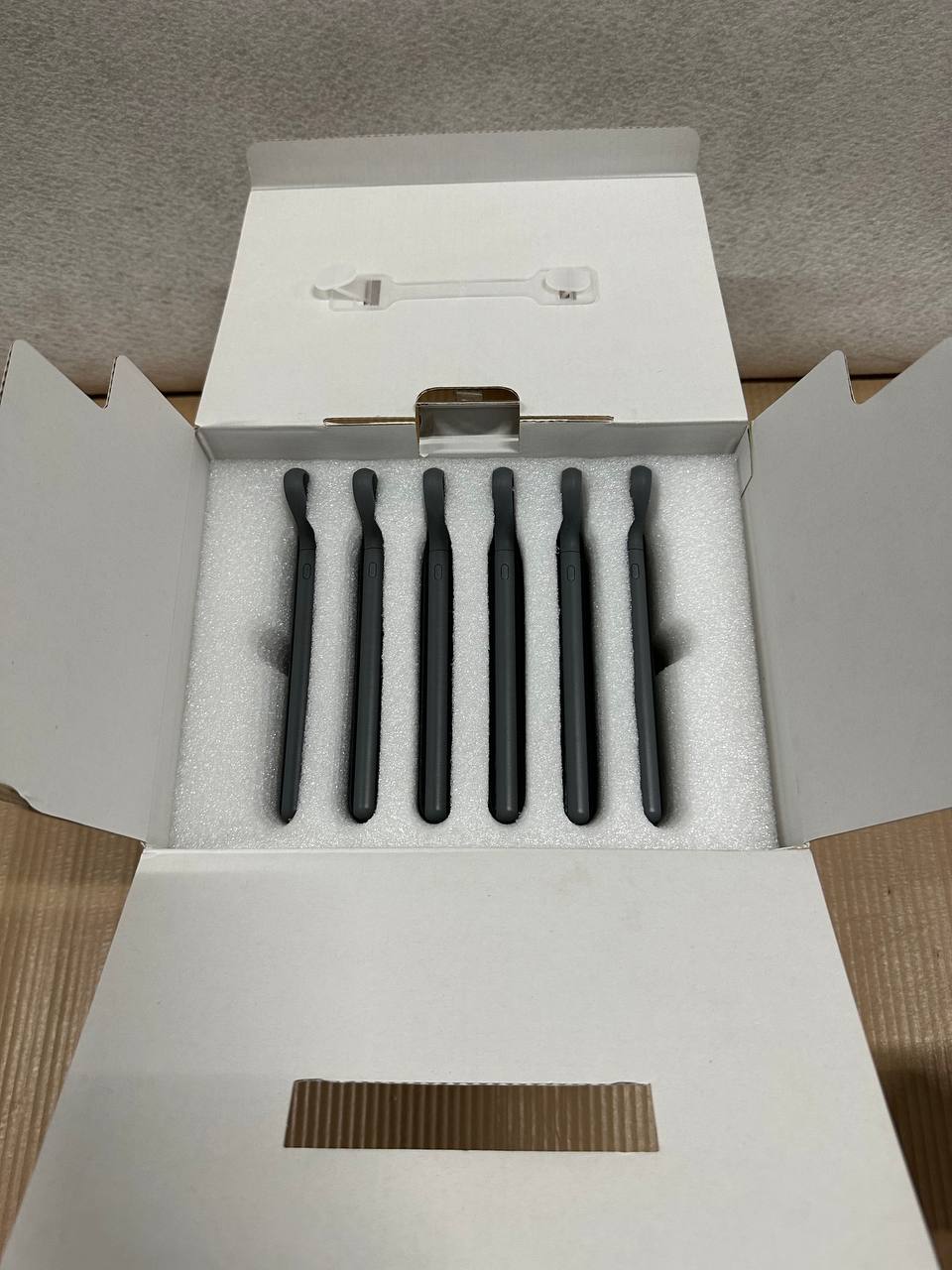 WST Multiple Power Bank Docking Station – 6 stk Powerbanks med ladestasjon (Svart)