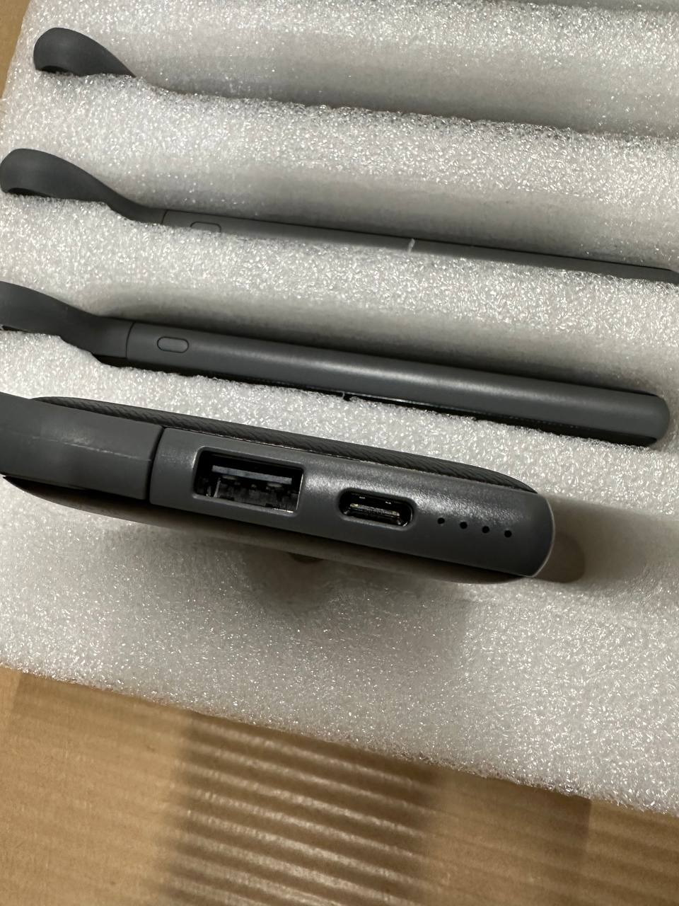 WST Multiple Power Bank Docking Station – 6 stk Powerbanks med ladestasjon (Svart)
