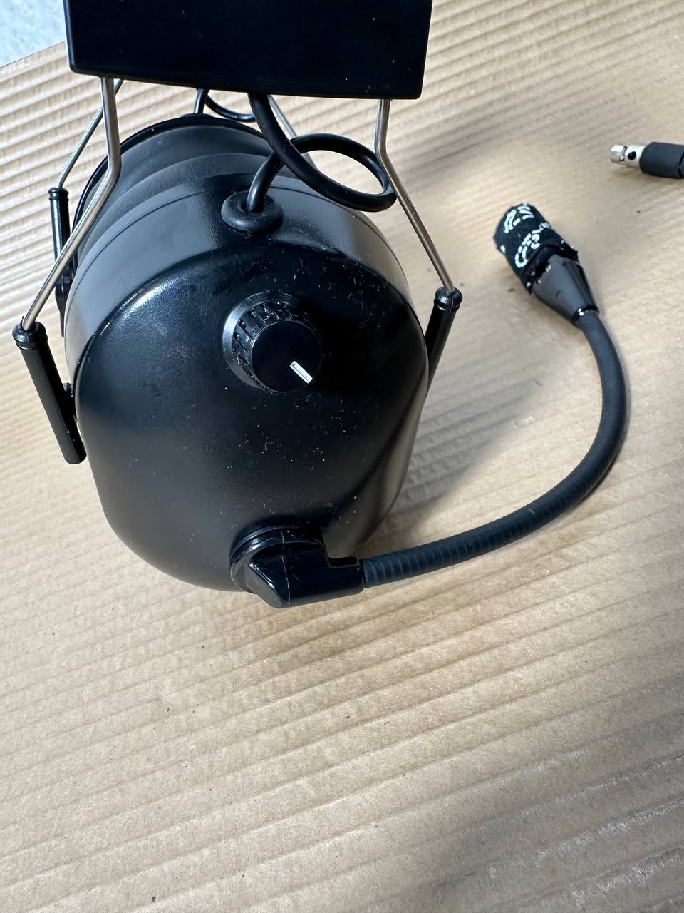 Headsett med mikrofon for walkie talkie – robust og komfortabel