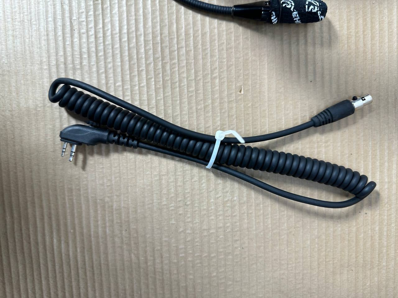 Headsett med mikrofon for walkie talkie – robust og komfortabel