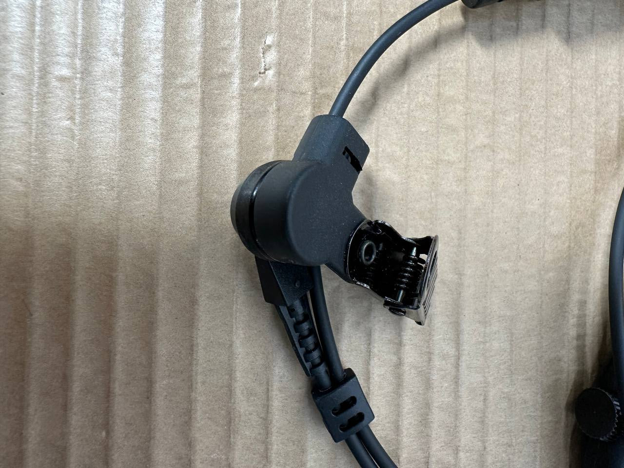 PTT Ørehøyttaler med mikrofon – kompatibel med walkie talkie