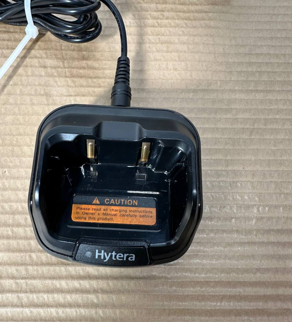 Hytera BD615 digitale walkie talkie – sett med 3 stk radioer og 2 ladere