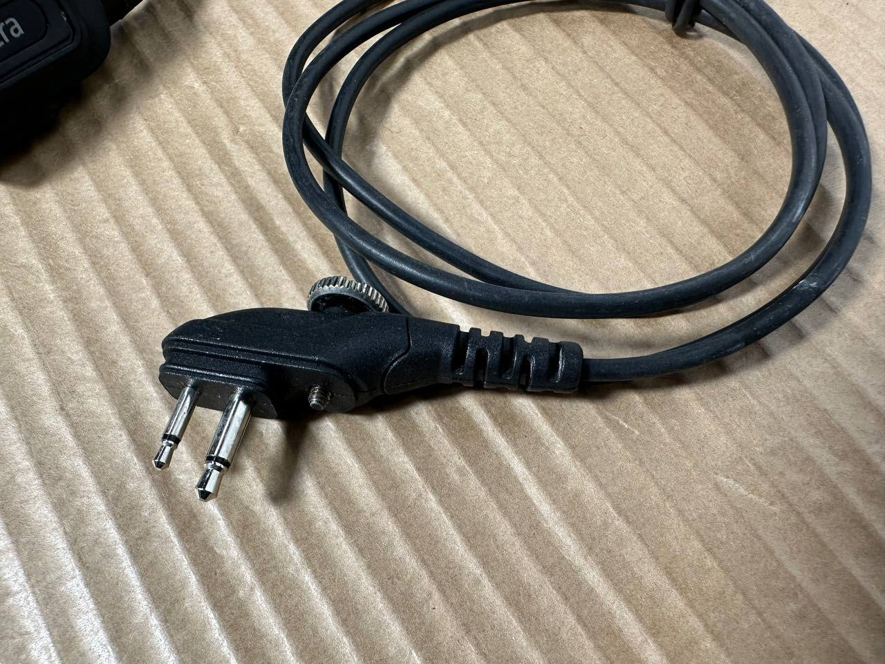 Hytera headset med ørebøyle og PTT-mikrofon (2-pin Motorola-type)