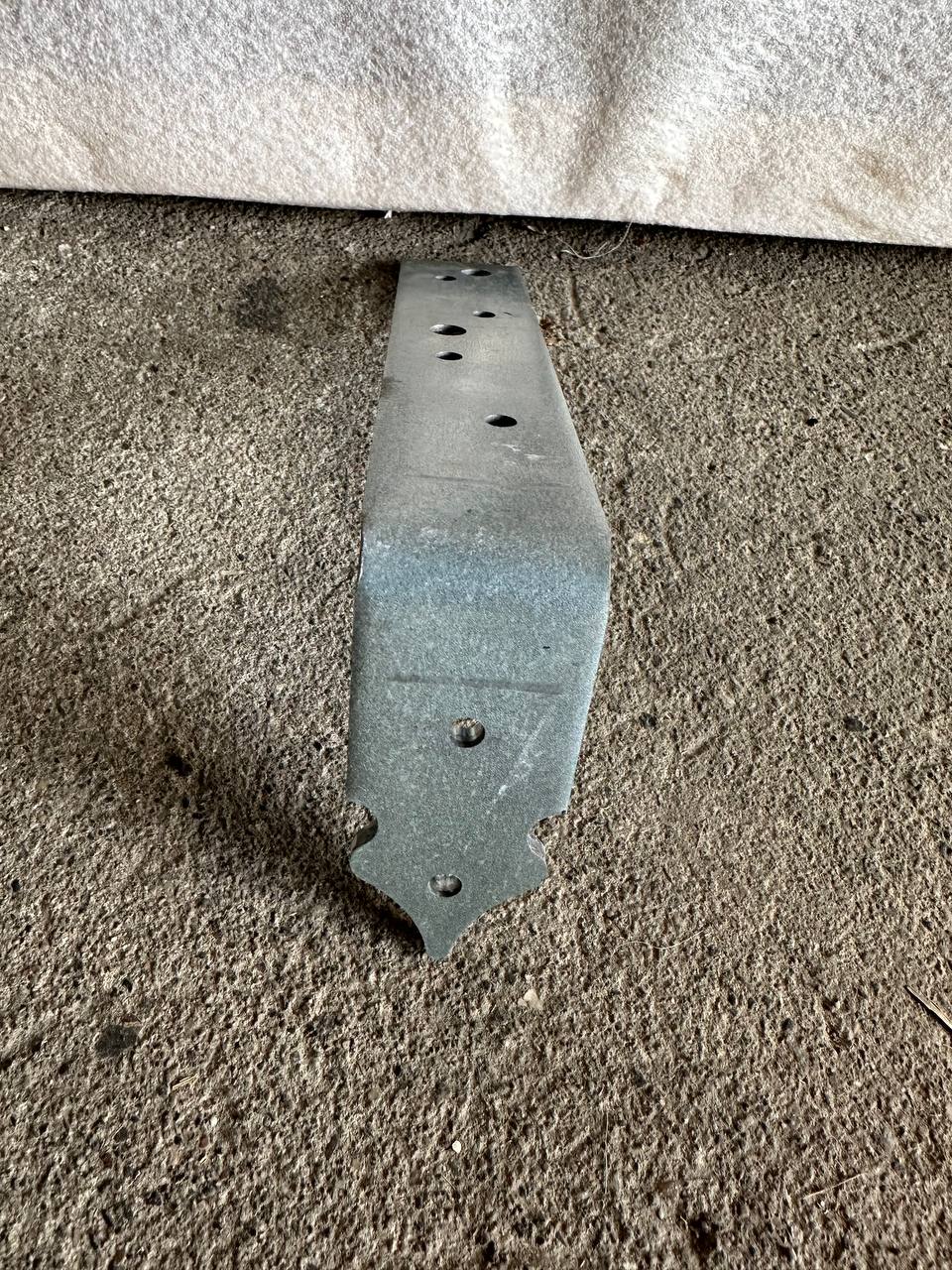 Simpson Strong-Tie Torvtakkrok 95×200 mm – Sort ZPRO