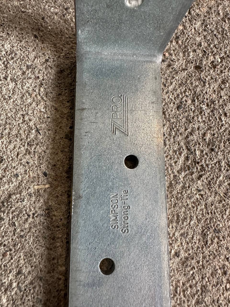 Simpson Strong-Tie Torvtakkrok 95×200 mm – Sort ZPRO