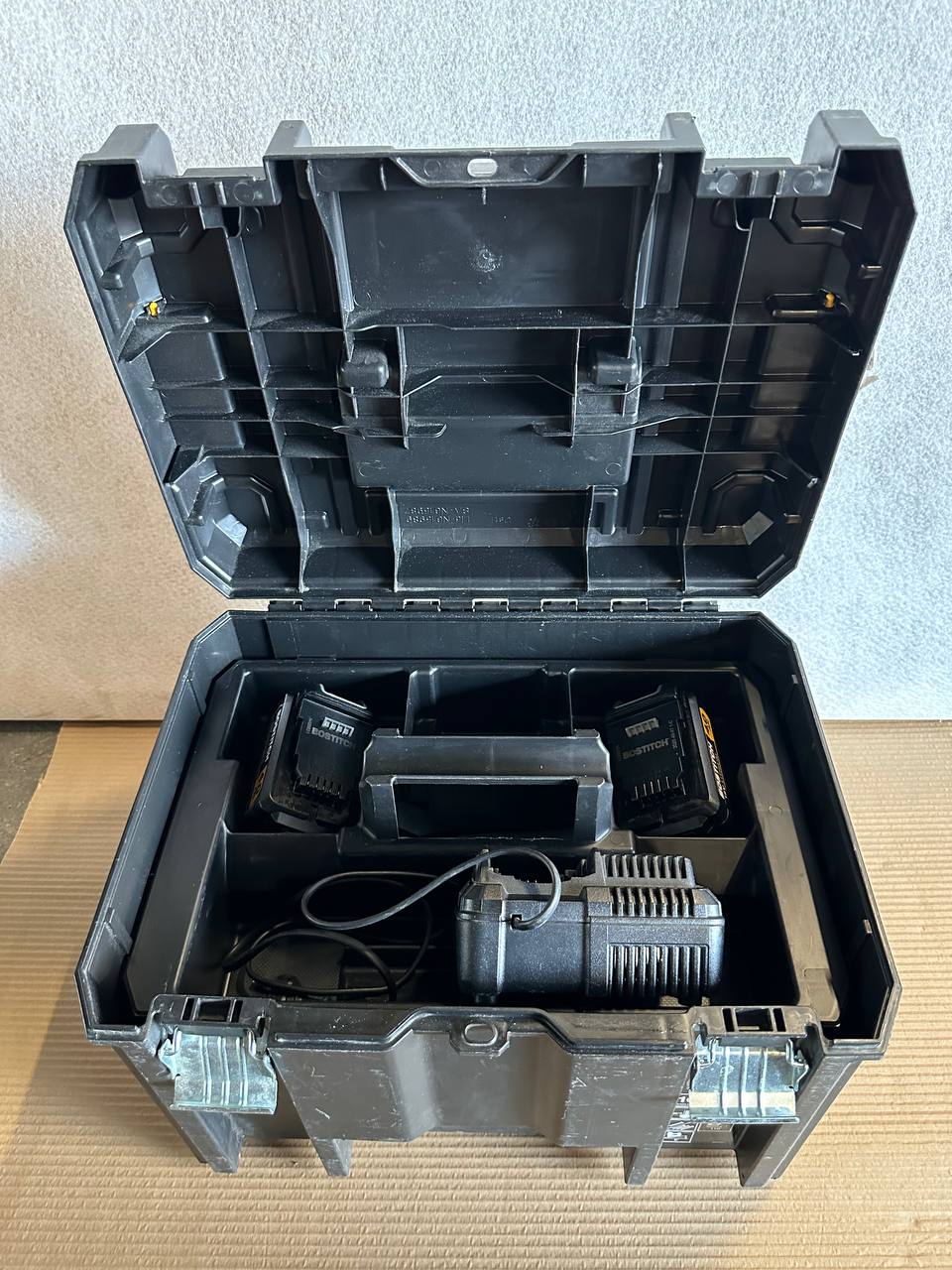 Bostitch BTCN120M2 Batteridrevet Dykkertpistol m/ 2 batterier og lader