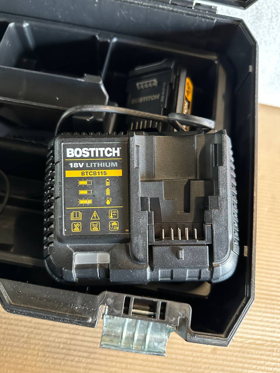 Bostitch BTCN120M2 Batteridrevet Dykkertpistol m/ 2 batterier og lader