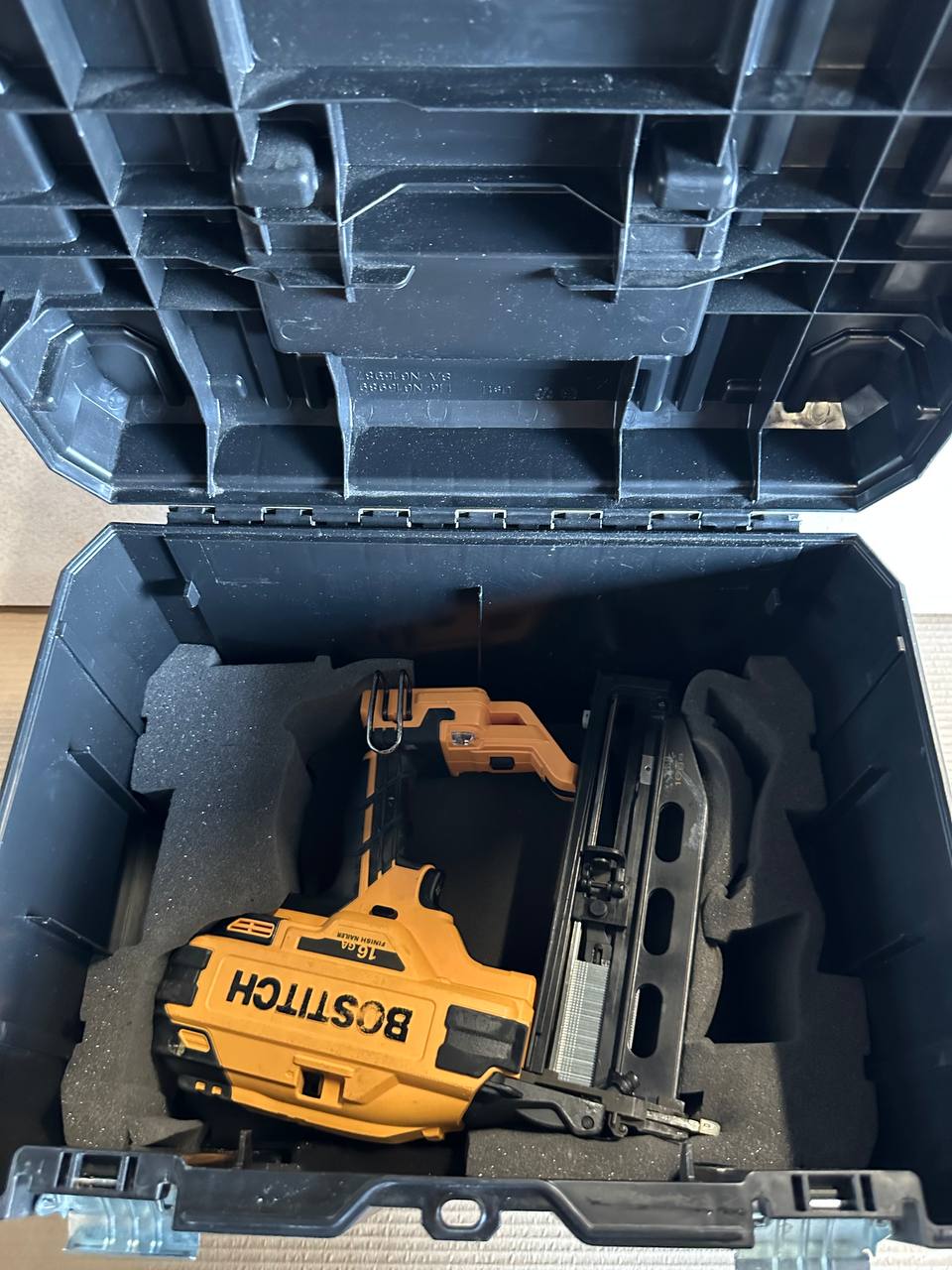 Bostitch BTCN120M2 Batteridrevet Dykkertpistol m/ 2 batterier og lader