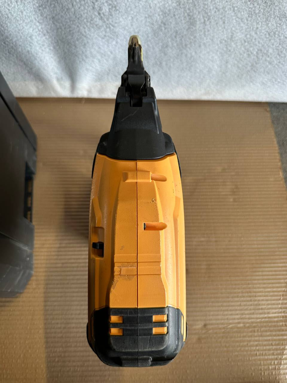 Bostitch BTCN120M2 Batteridrevet Dykkertpistol m/ 2 batterier og lader