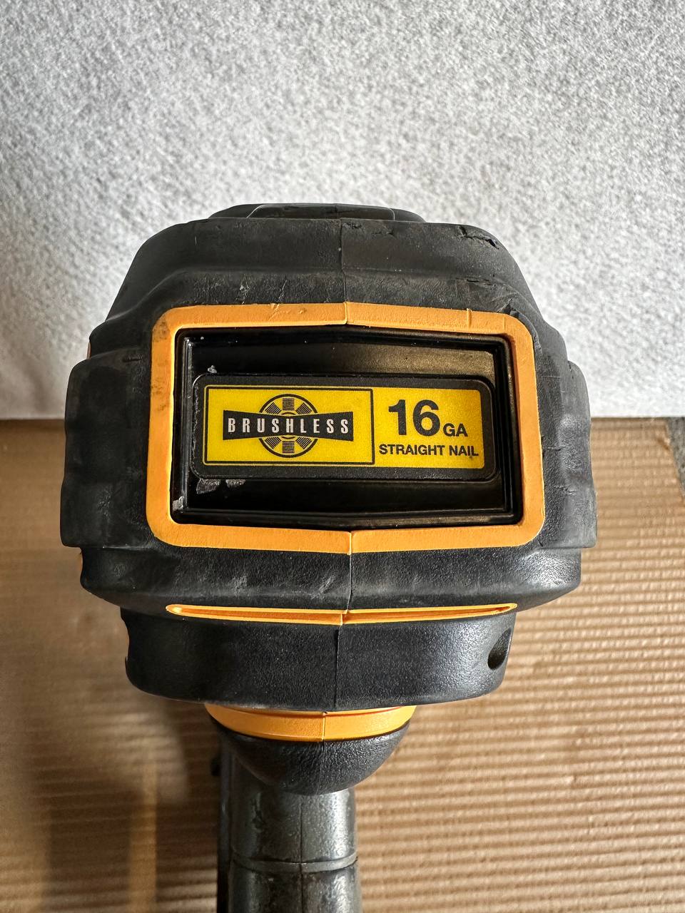 Bostitch BTCN120M2 Batteridrevet Dykkertpistol m/ 2 batterier og lader