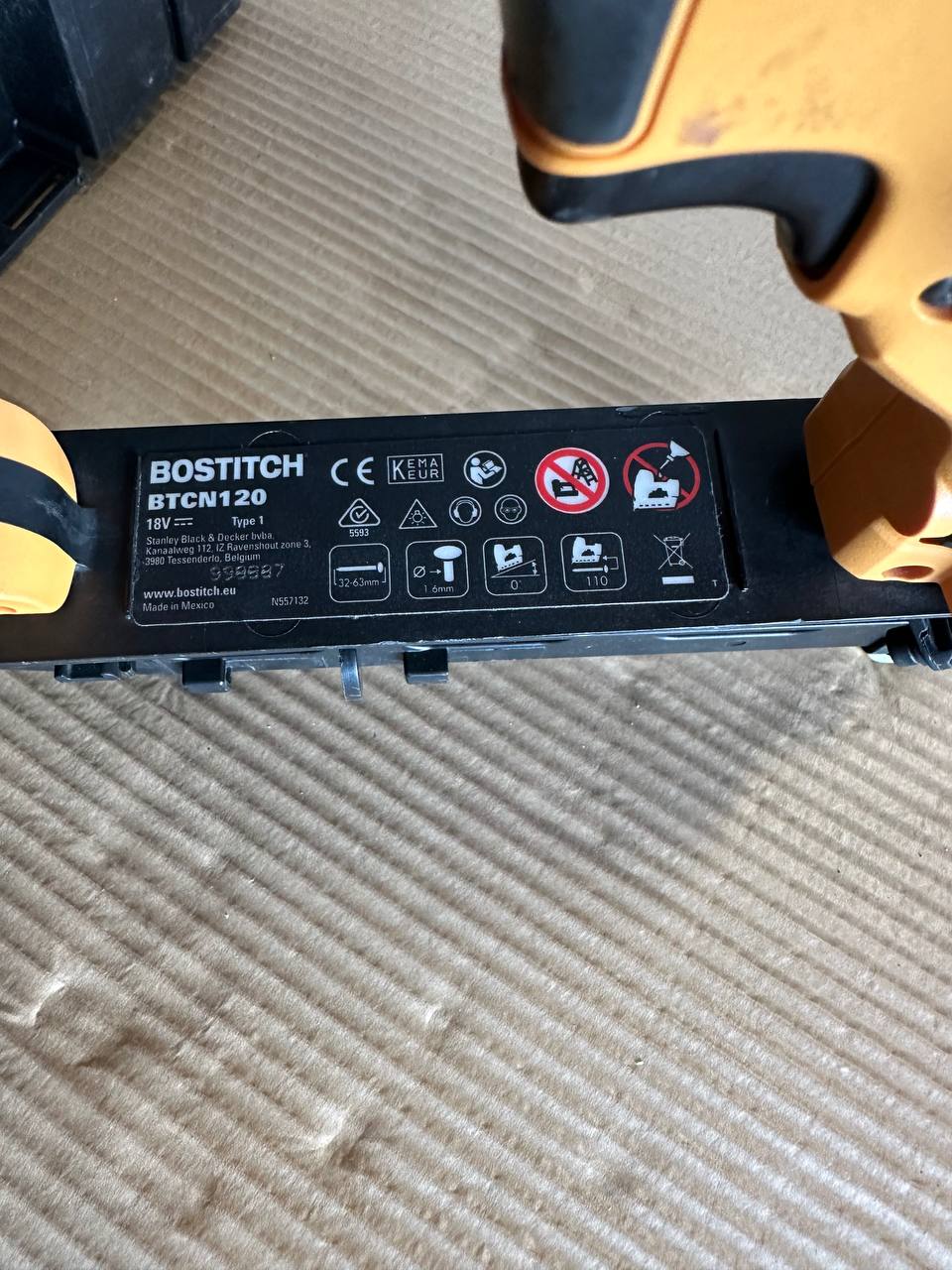 Bostitch BTCN120M2 Batteridrevet Dykkertpistol m/ 2 batterier og lader