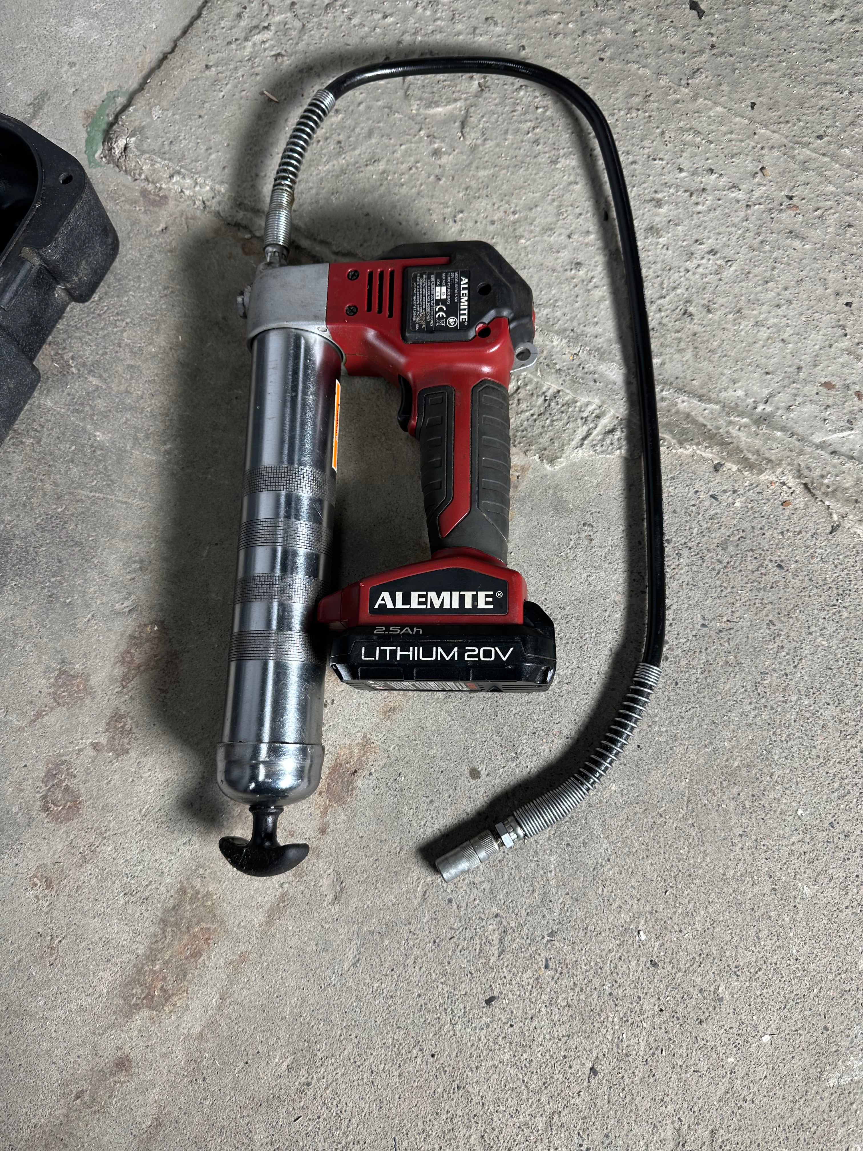 Alemite 596 A1 Elektrisk Fettpresse – Batteridrevet, Kraftig og Ergonomisk Design